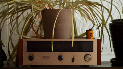 A-vintage-stereo-sound-system-in-an-studio-apartment-in-Montreal