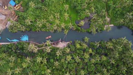 columpio de cuerda de palma de coco doblado en el río maasin en la isla de siargao, filipinas