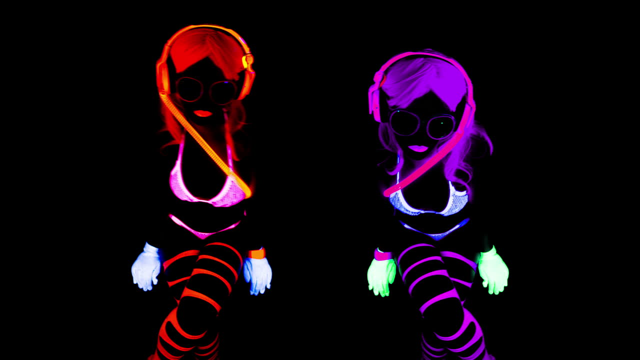 mujer uv brillante 04