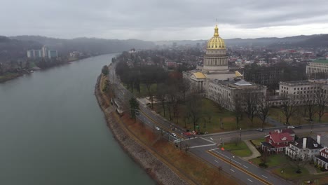 Hauptstadt-Und-Fluss-In-West-Virginia