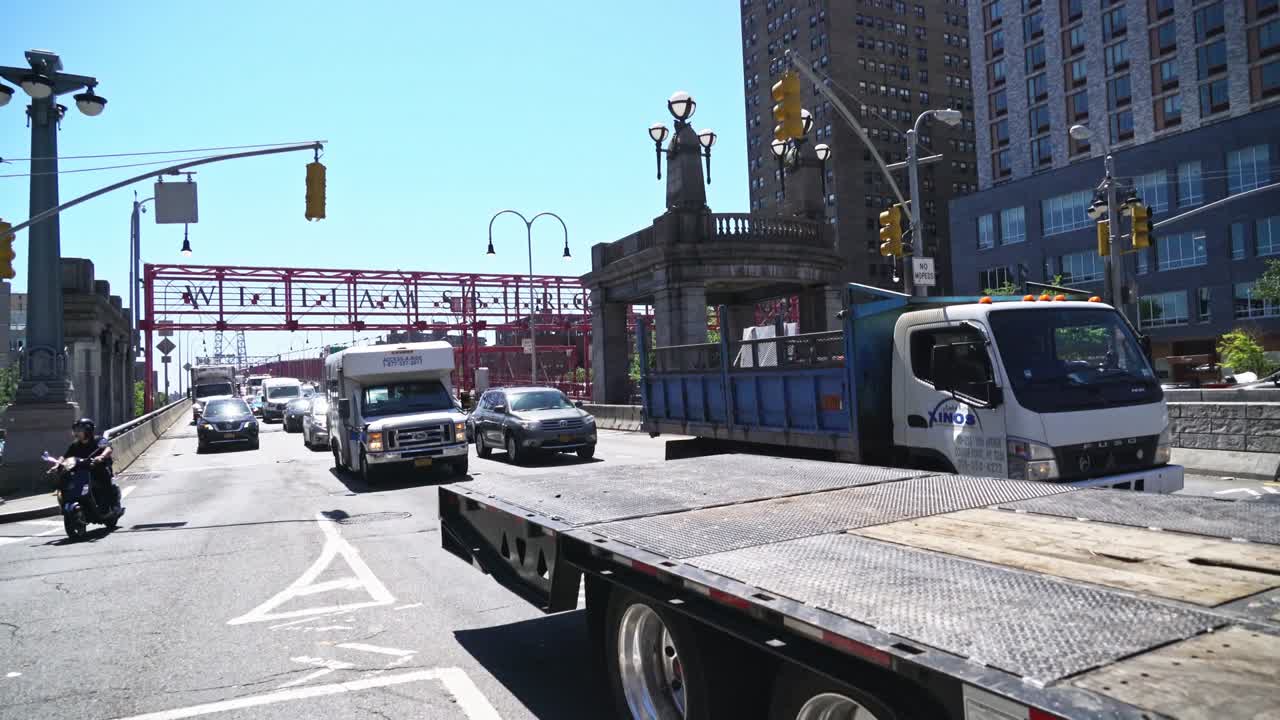 Traffic exiting the Williamsburg bridge