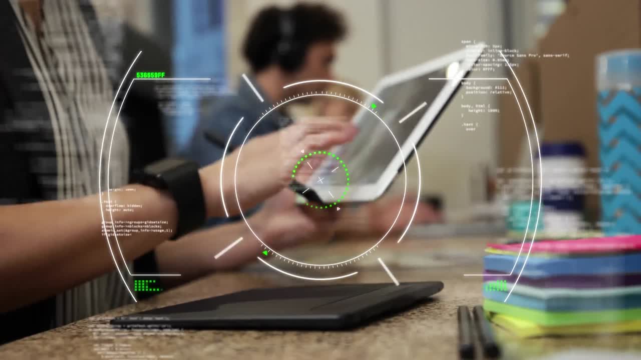 animación del alcance y el procesamiento de datos sobre diversas personas de negocios en la oficina