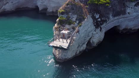 Trabucco-lonely-fisher-hut-at-mediteran-cliffs-in-italy