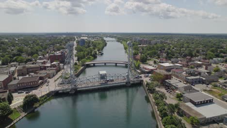 el canal welland es un canal de barcos en ontario, canadá, y parte del st.