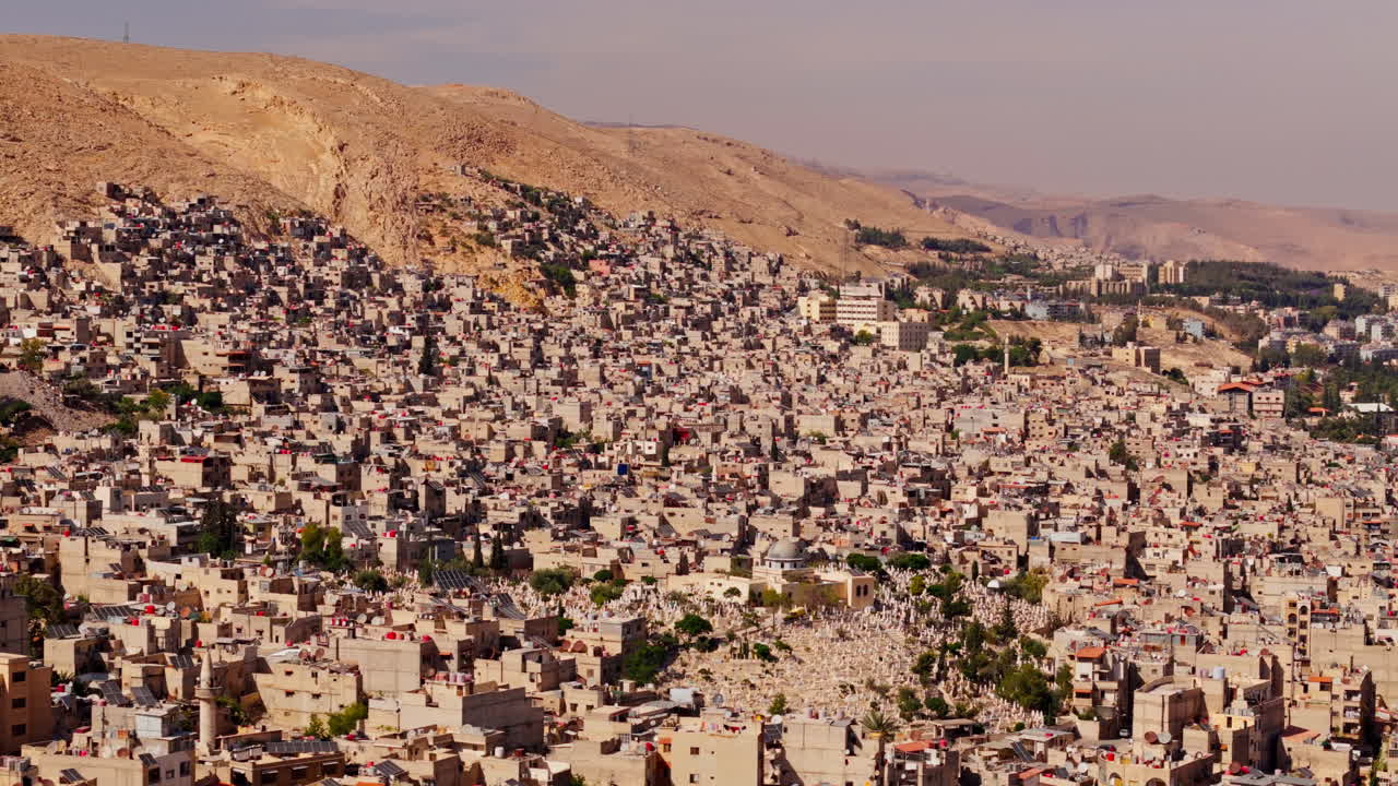 Video 4K con drone che mostra una veduta aerea di Damasco, Siria