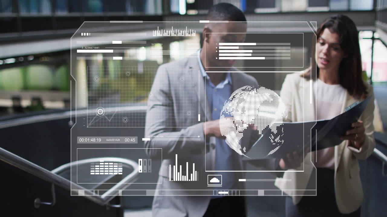 Professionisti aziendali che analizzano dati digitali con sovrapposizione di animazione di rete globale.