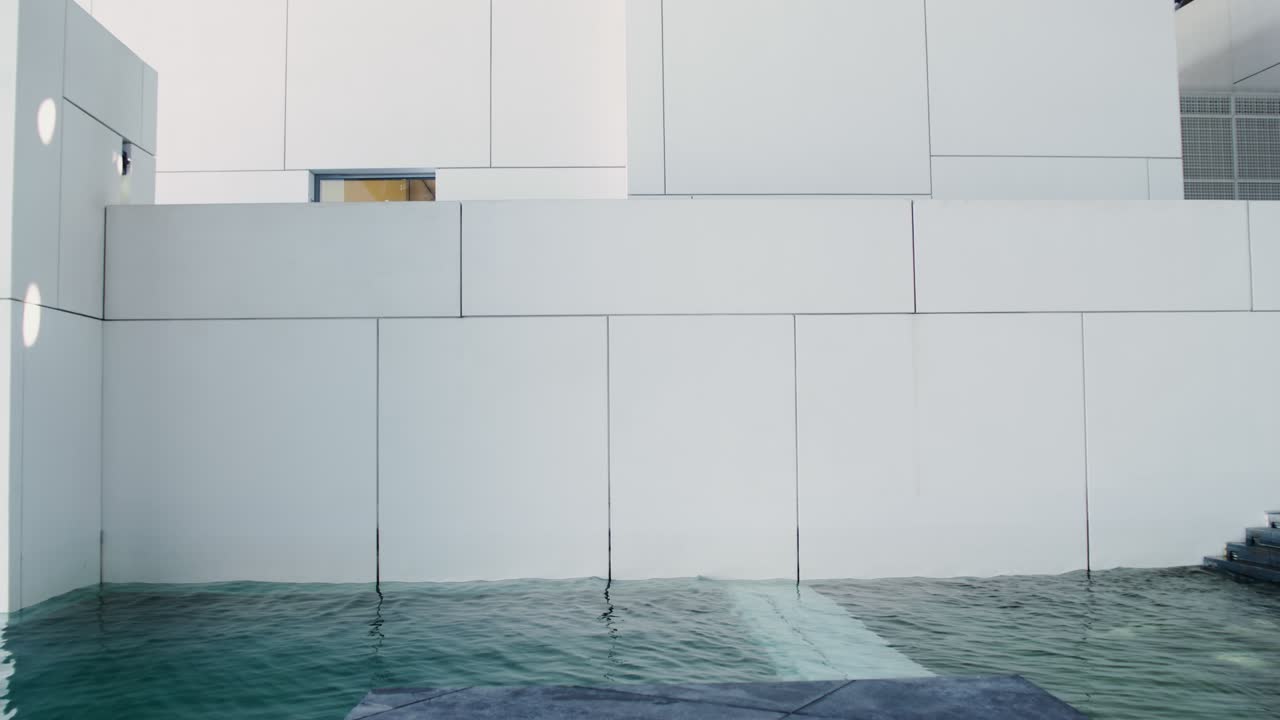 arquitectura exterior moderna con piscina