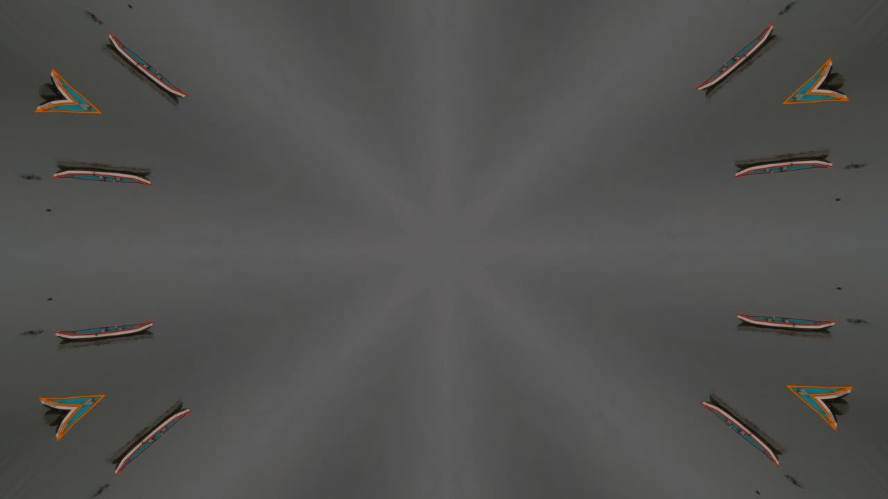 워리 바다 근처의 보트 kaleidoscope 바이