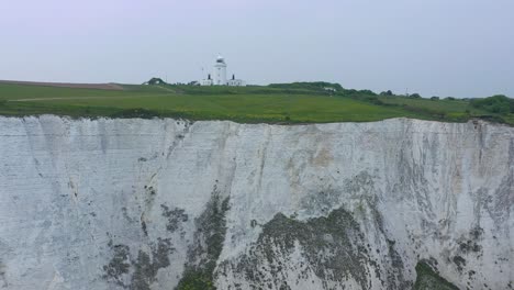 Antenne-Des-Leuchtturms-South-Foreland-Und-Der-Klippen-Von-Dover-Mit-Blick-Auf-Den-Ärmelkanal