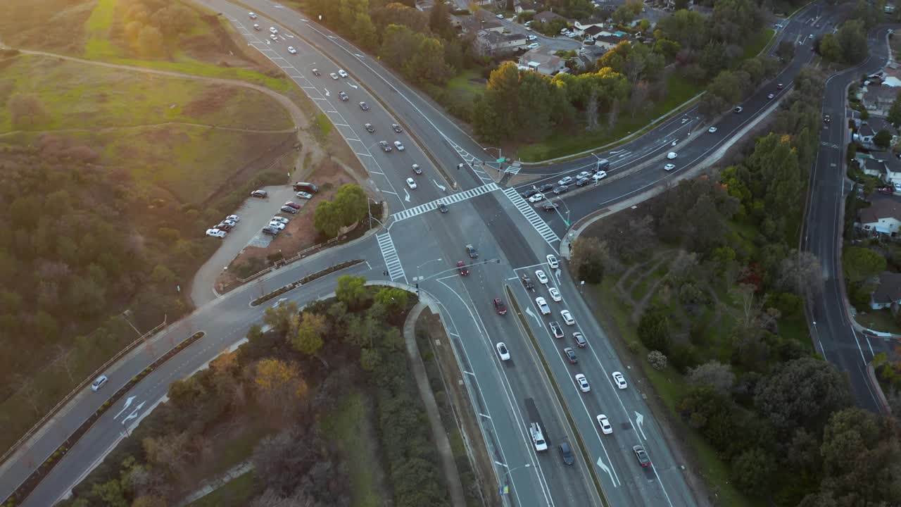 미국 캘리포니아 주 콘코드 교외의 교차로의 공중 사진