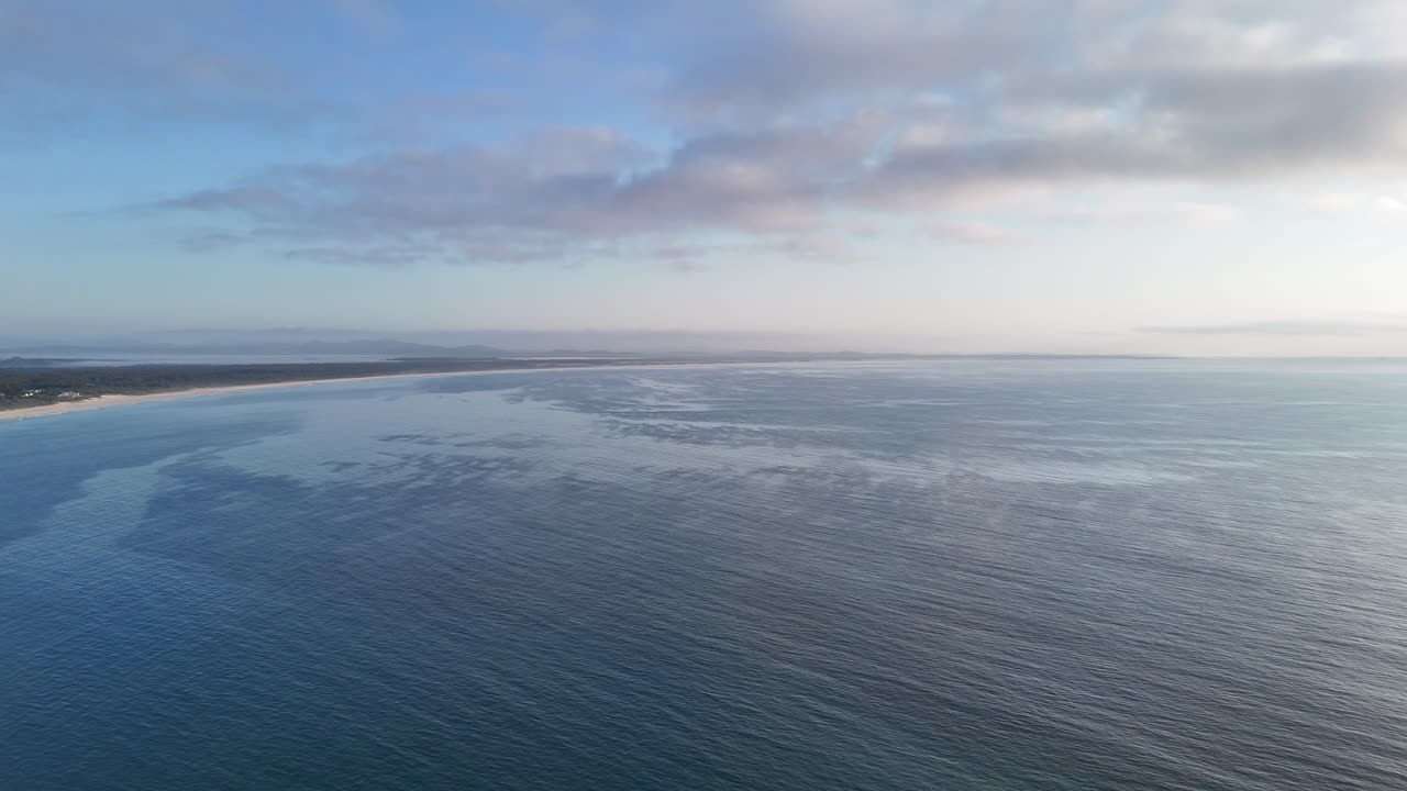 황금 꿈 - 새벽 바다 반사