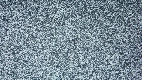 vieja pantalla de televisión retro con ondas, corriente ondulada señal dañada. primer plano de televisión anticuada rota con ruido, mala recepción de señal, concepto de cinematografía