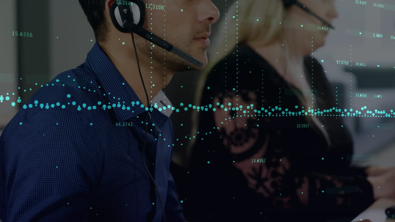 헤드 ⁇ 을 착용한 다양한 사업가들에 대한 금융 데이터 처리 애니메이션