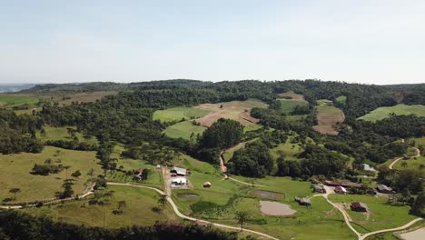 Imágenes-De-Drones-De-Un-Hermoso-Paisaje-En-El-Campo