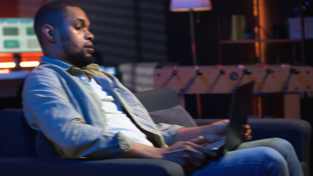 Vertical Video Self employed guy browsing the web and listening to music