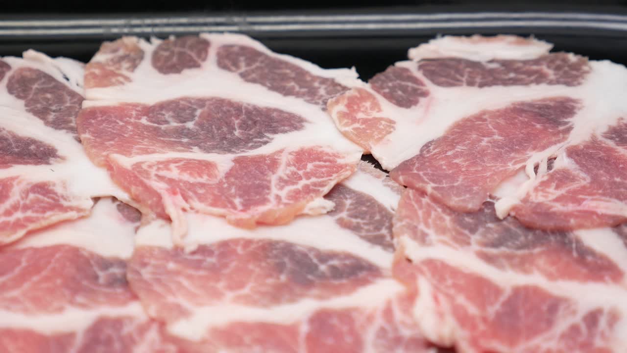 detalles de la carne cruda en rodajas, de cerca