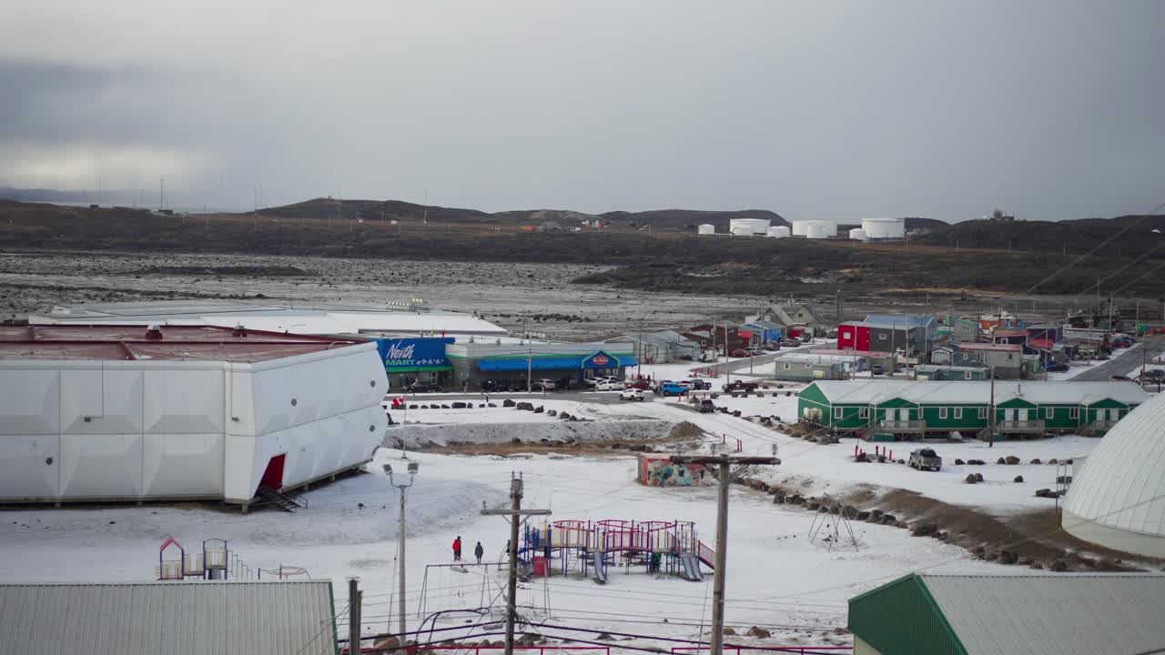 северный канадский город после первого снегопада