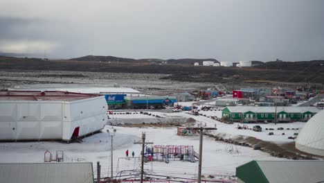 ciudad del norte de canadá después de la primera caída de nieve