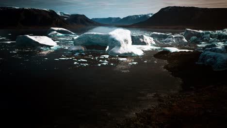 Hielo-Icebergs-En-Groenlandia-En-Verano