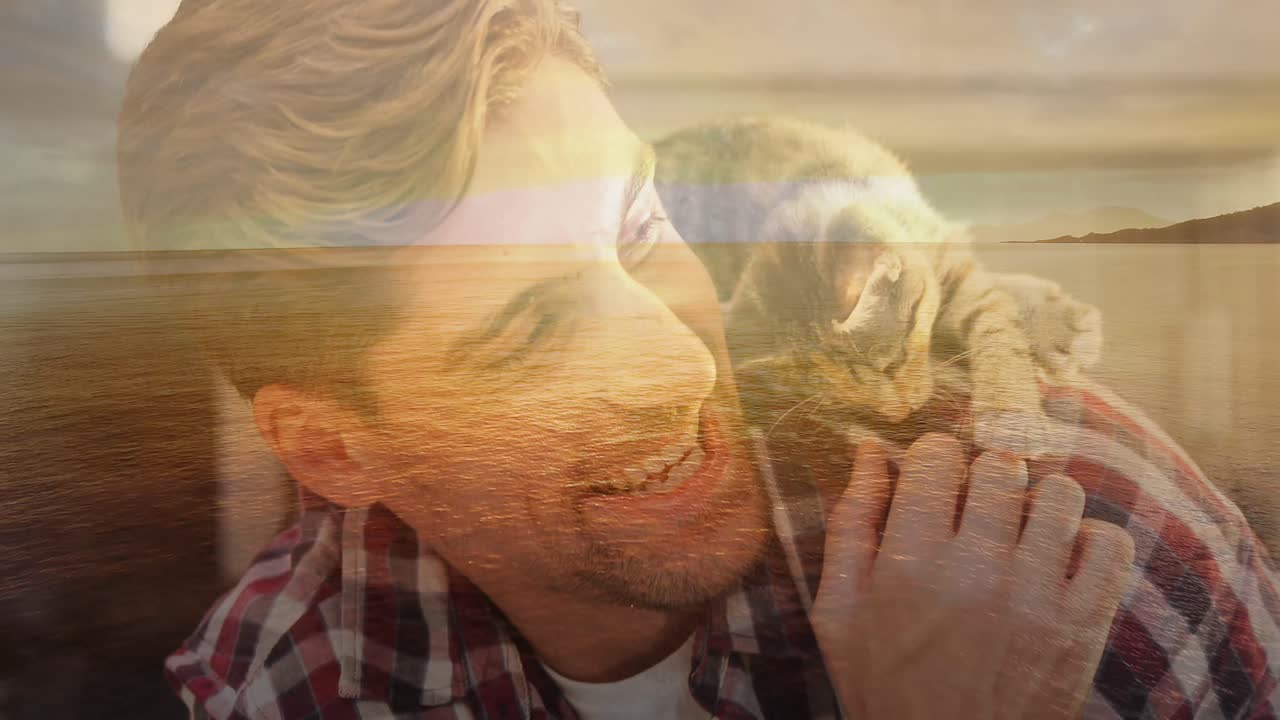 композитное видео воздушного вида на море против кошки, сидящей на плече кавказского человека