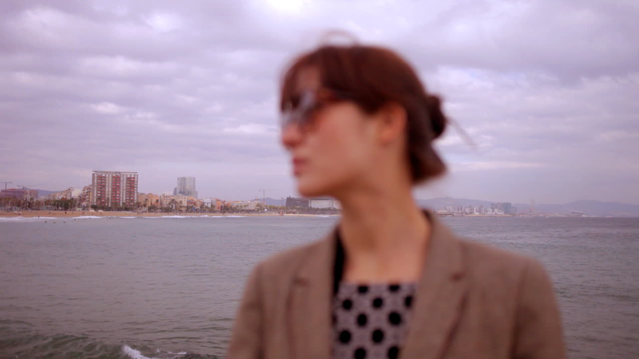 01 외부의 젊은 여성