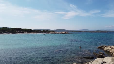 stabiler 4k-clip vom exotischen strand in vourvourou, chalkidiki, griechenland