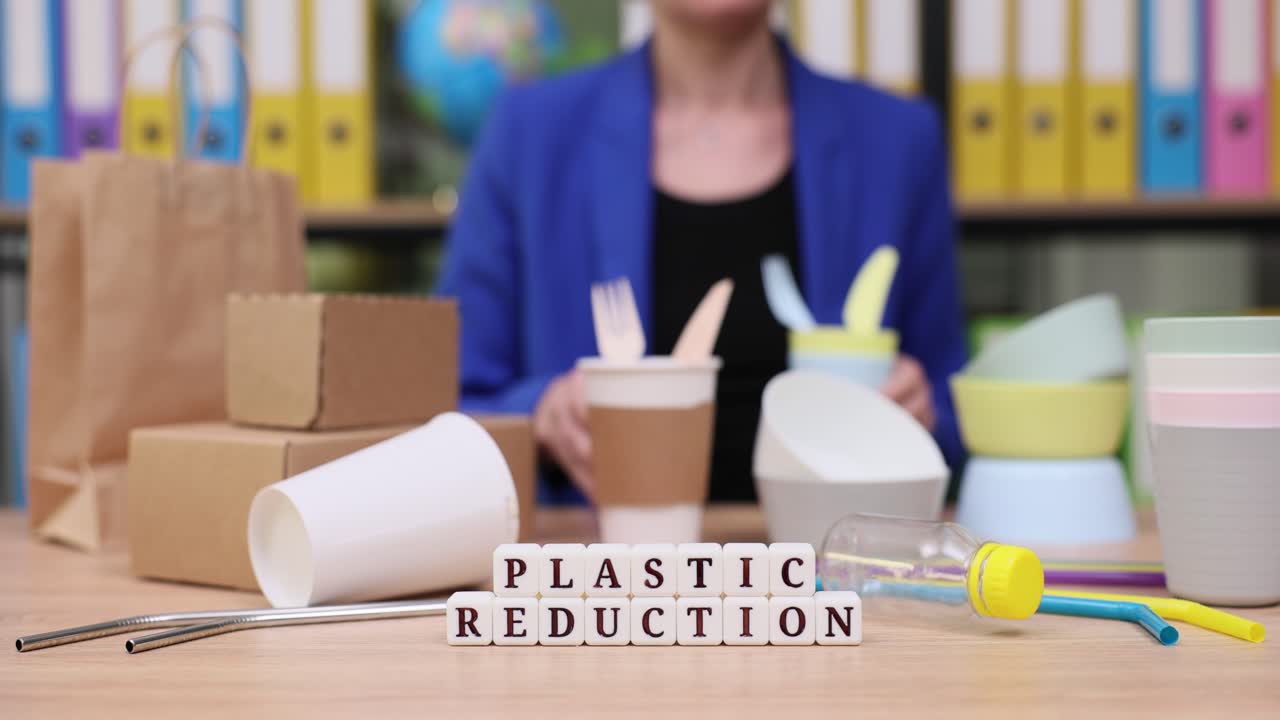 Plastic Reduction Concept with Paper and Reusable Items