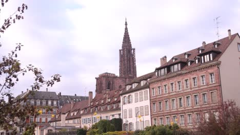 Straßburger-Kathedrale-über-Dem-Fluss-Im-Elsass-In-Frankreich