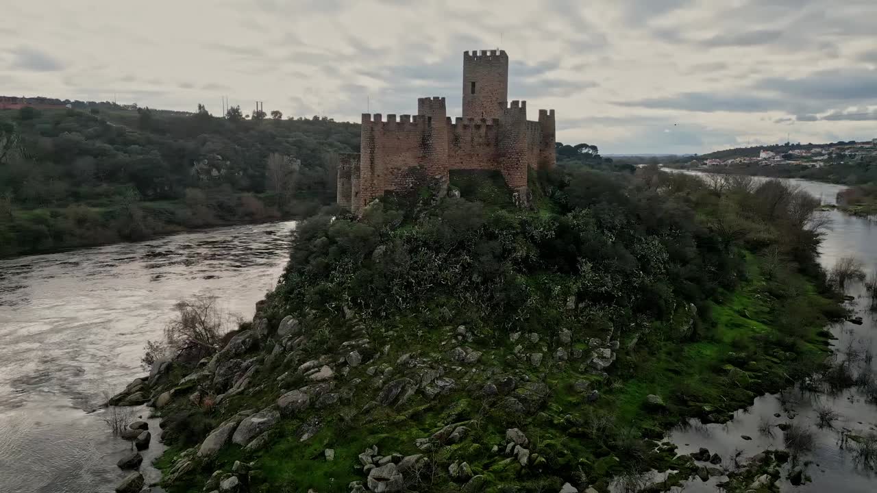 Castello di Almourol, attrazione turistica storica, fortezza simbolo portoghese