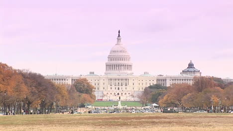 美國國會大 (capitol building) 位於華盛頓特區