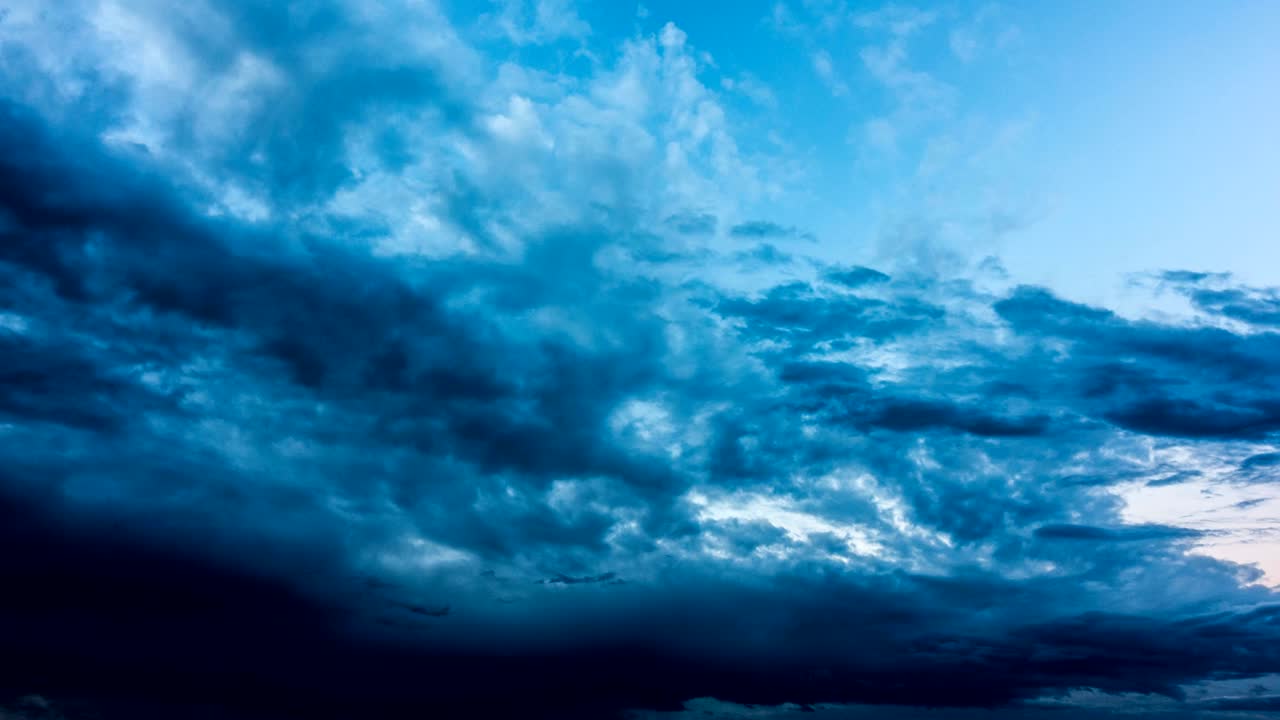 nubes al atardecer, lapso de tiempo