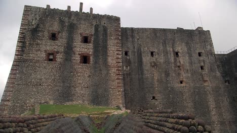 Kanonenkugeln,-Neigung-Zur-Festung.-La-Citadelle,-Haiti