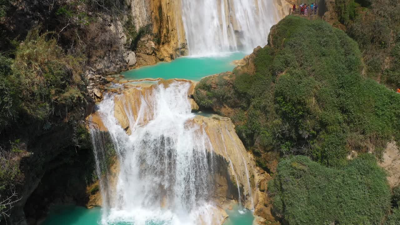 Bellissima cascata El Chiflon, cascate a più livelli in Messico.