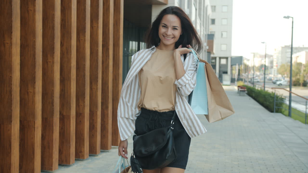 행복한 여자 도시에서 쇼핑