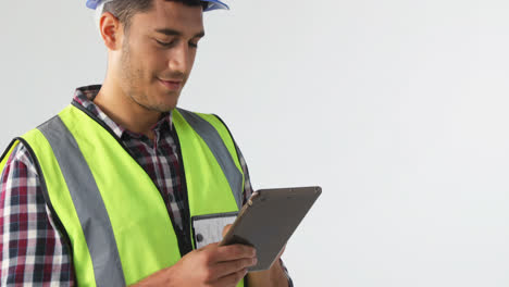 arquitecto masculino usando una tableta digital 4k 4k