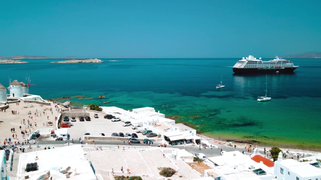 Ripresa con drone sopra la Città Vecchia di Mykonos in una giornata di sole