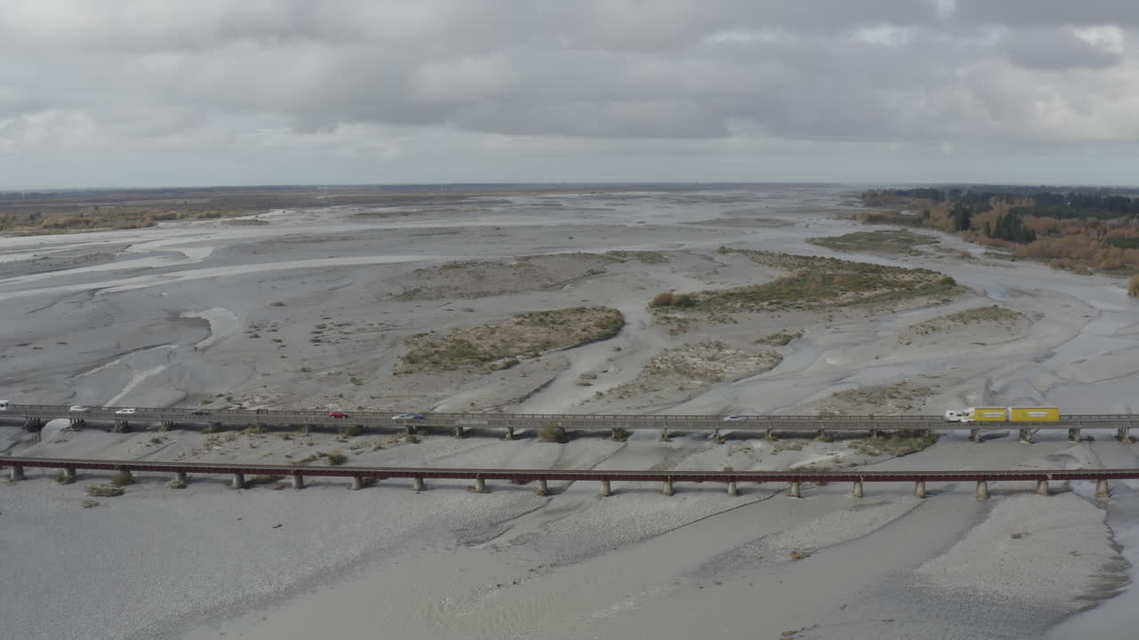 뉴질랜드 남섬에 있는 라카이아 다리의 드론 촬영