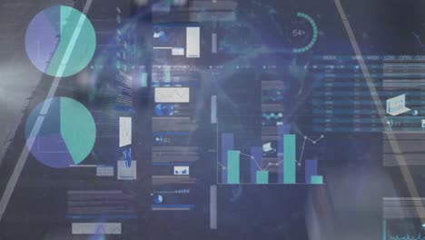 animación de datos financieros y gráficos sobre el globo y el lapso de tiempo con el tráfico por carretera.