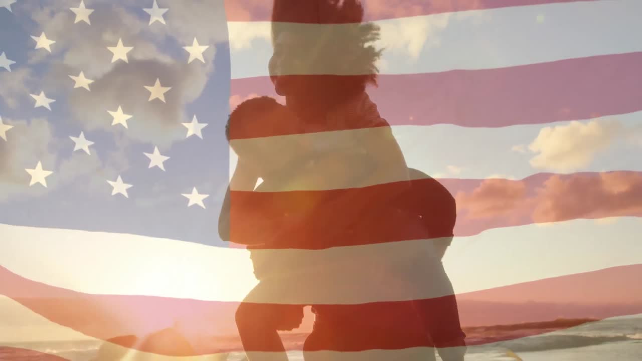 해가 지는 해변에서 행복한 커플