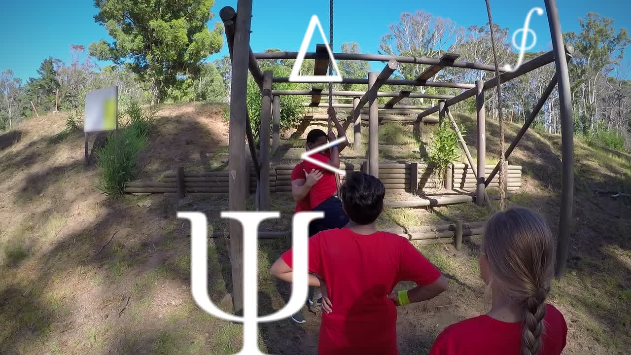 los jóvenes hacen ejercicio con el alfabeto griego.