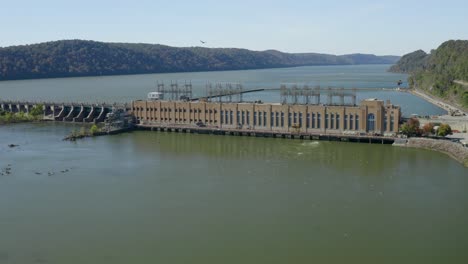 presa hidroeléctrica en la antena de la central eléctrica del río susquehanna
