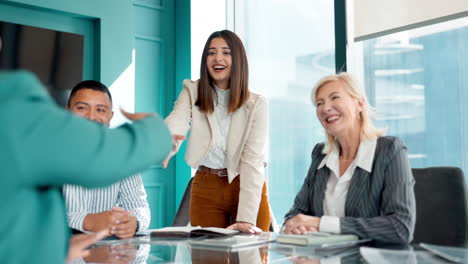 colaboración empresarial y acuerdo