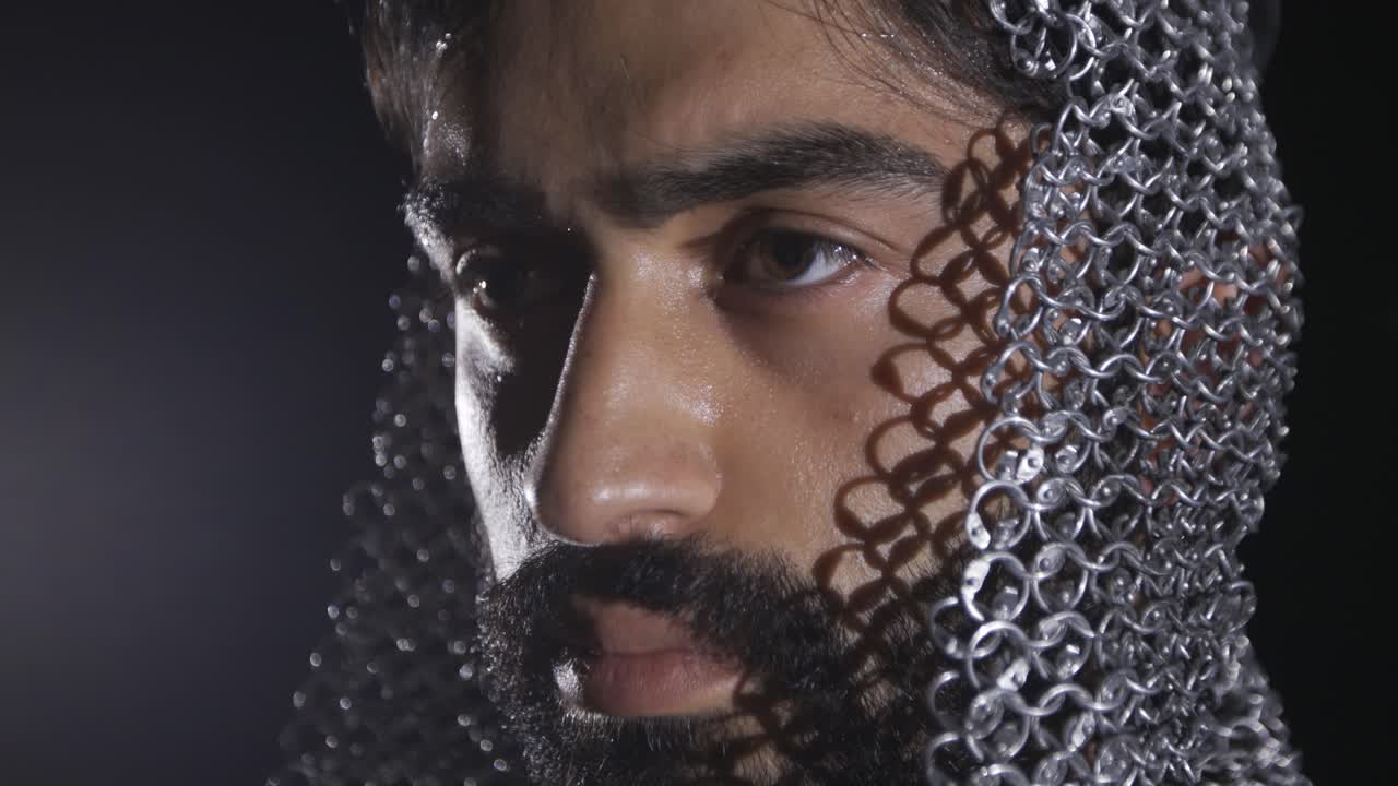 역사적 시대의 전사입니다. 검은 바탕.