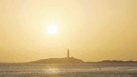 Silhouette-Des-Leuchtturms-Gegen-Den-Sonnenuntergangshimmel