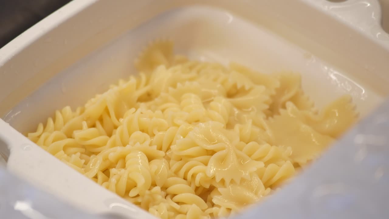 pasta en un recipiente