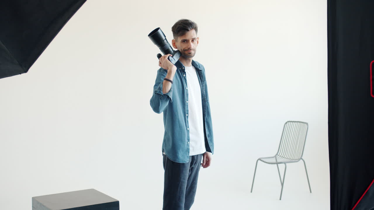 스튜디오에서 사진작가