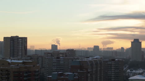 Sonnenaufgang-über-Der-Stadt-Im-Zeitraffer