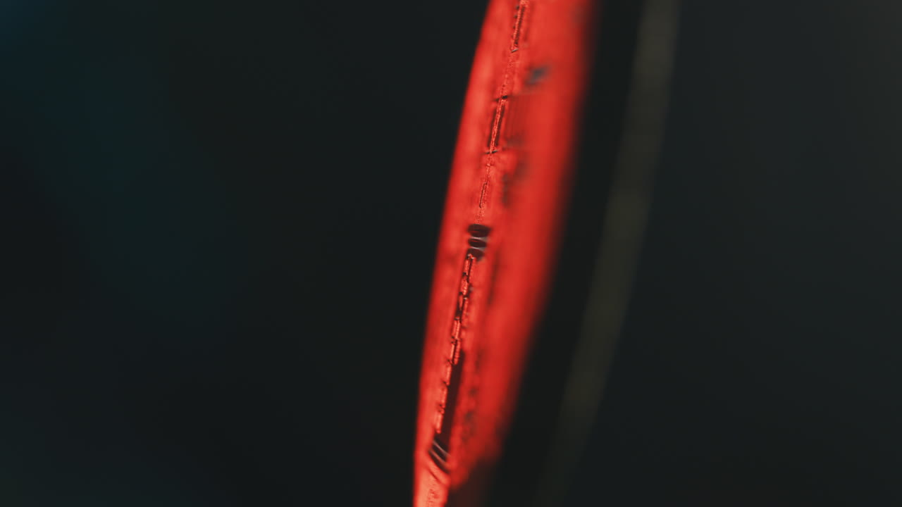 primer plano de una placa de circuito roja