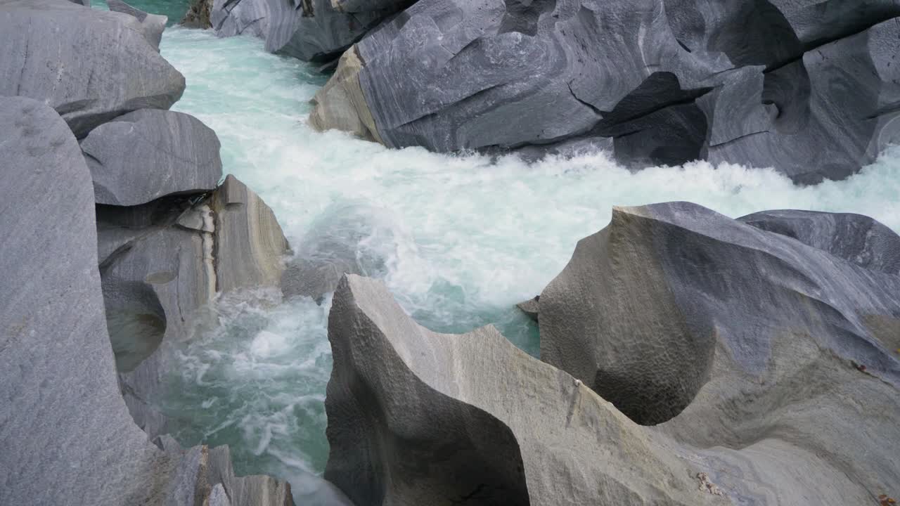 노르웨이의 신선한 천연 빙하수