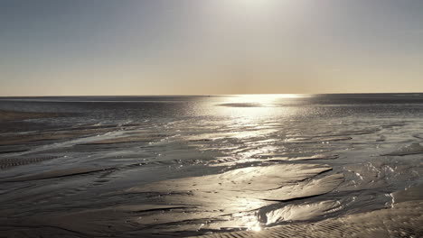 Gezeitenbach-Am-Wattstrand-Der-Nordsee